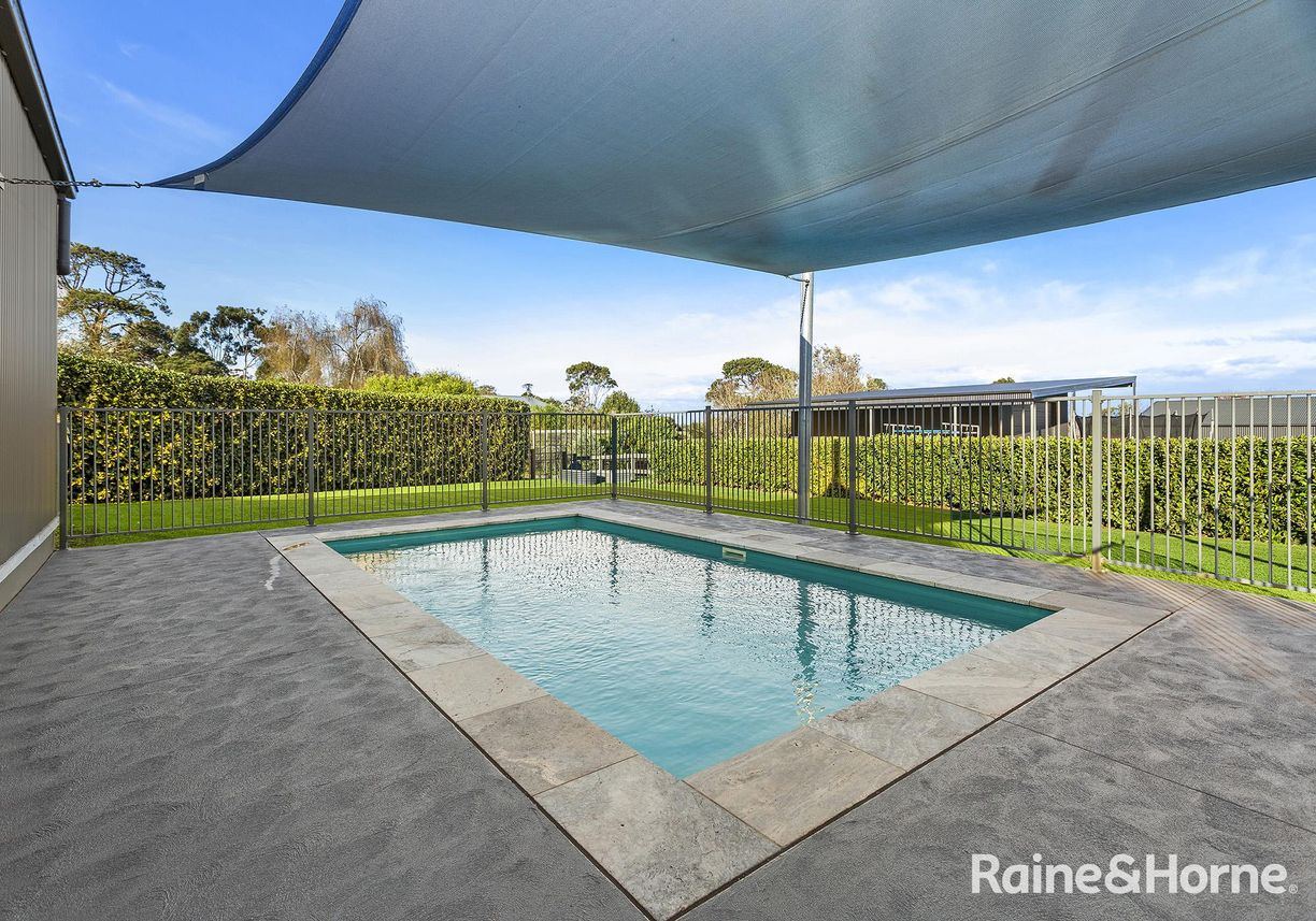 21 St Andrews Way — photo 4 of 23
