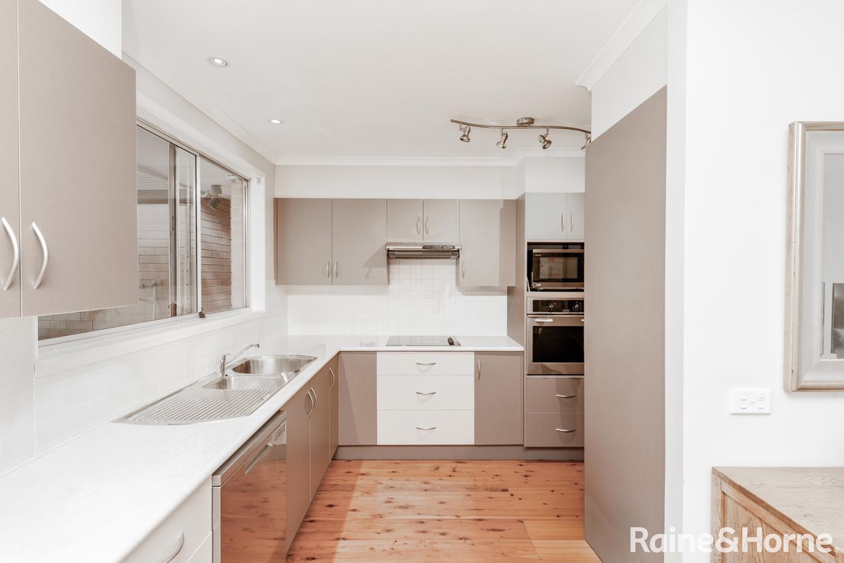 6 Windsor Drive — photo 7 of 18