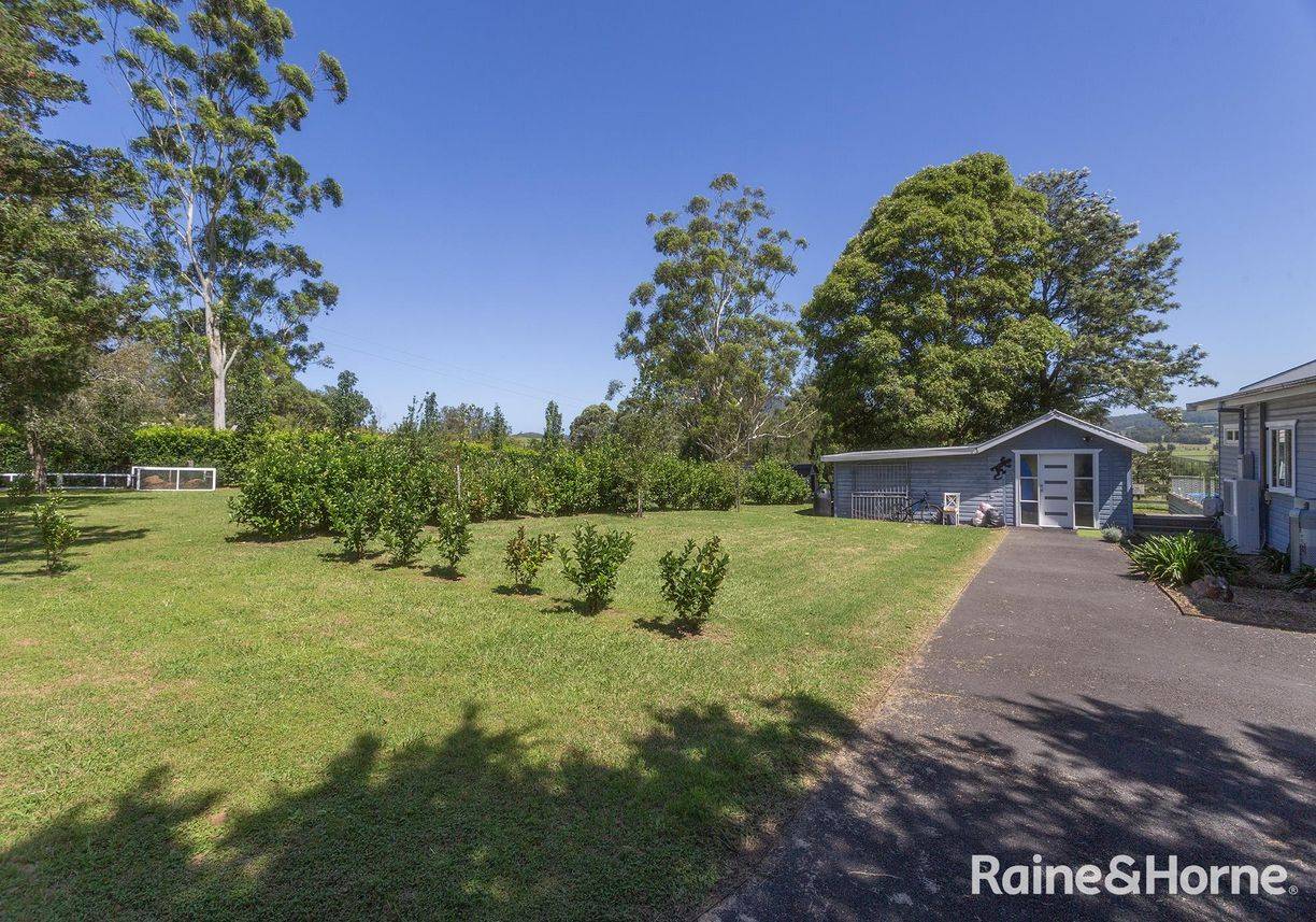 439 Coolangatta Road — photo 13 of 27