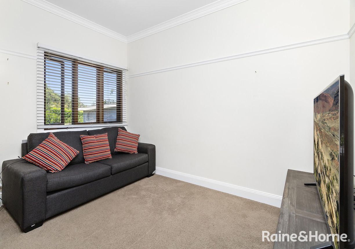 439 Coolangatta Road — photo 7 of 27