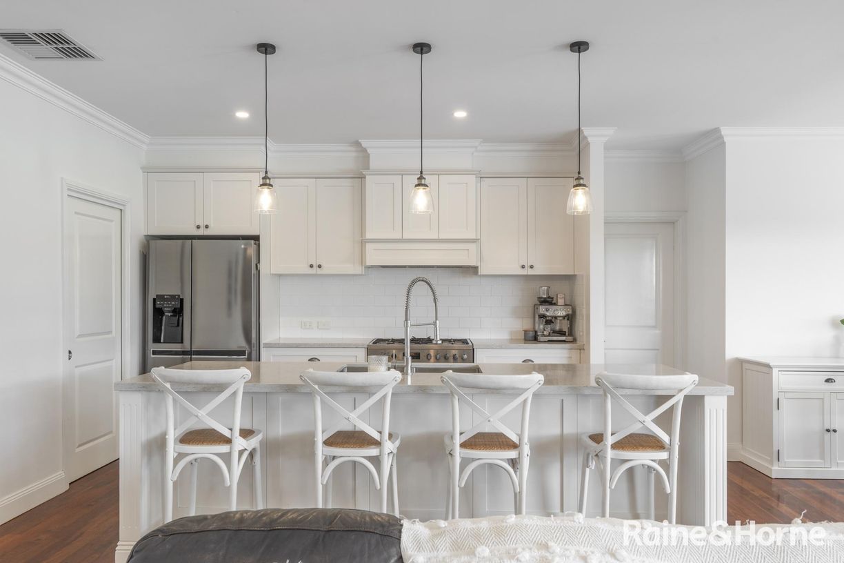 800 Illaroo Road — photo 8 of 22