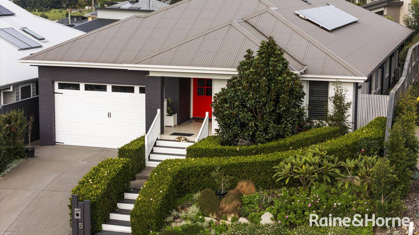 5 Tressider Close — photo 2 of 21