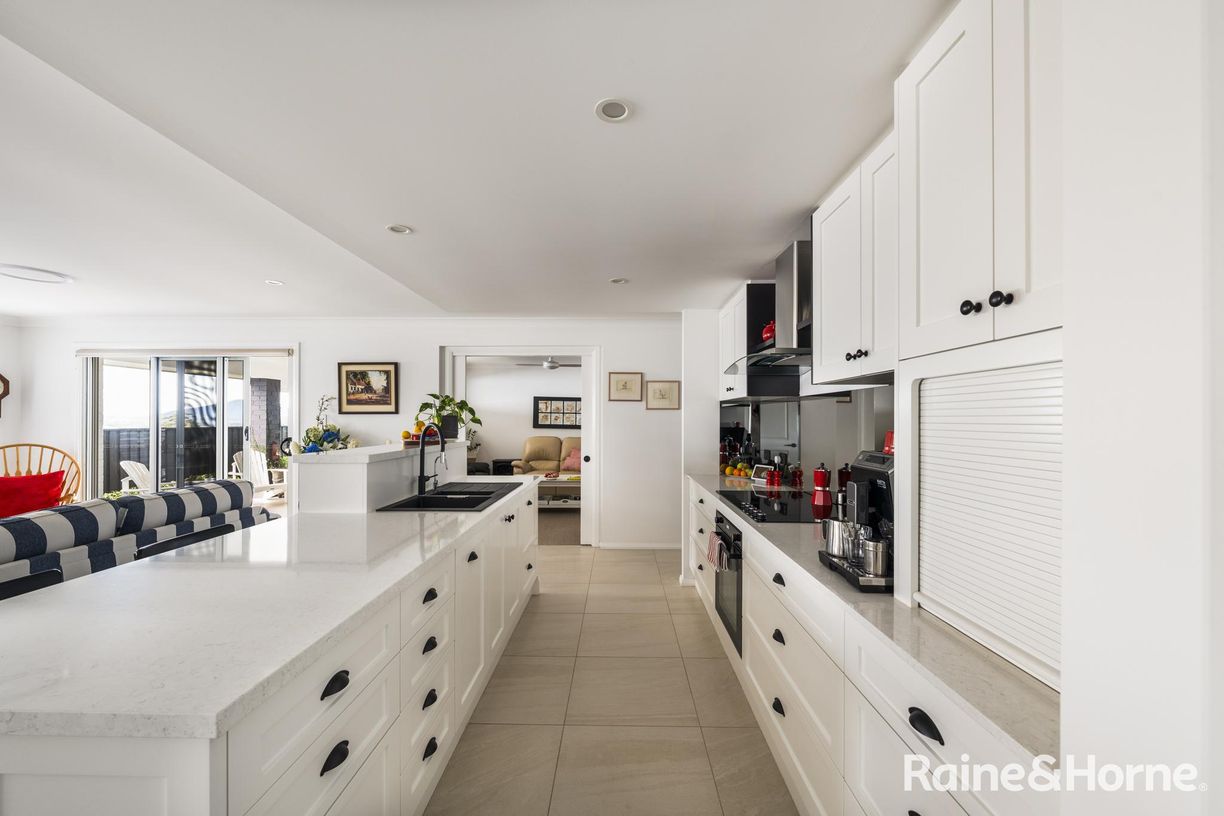 5 Tressider Close — photo 4 of 21