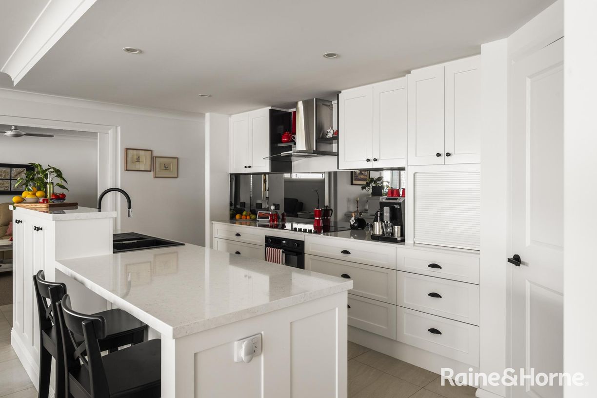 5 Tressider Close — photo 3 of 21
