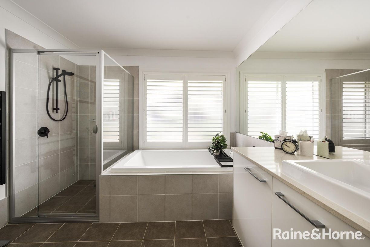 5 Tressider Close — photo 15 of 21