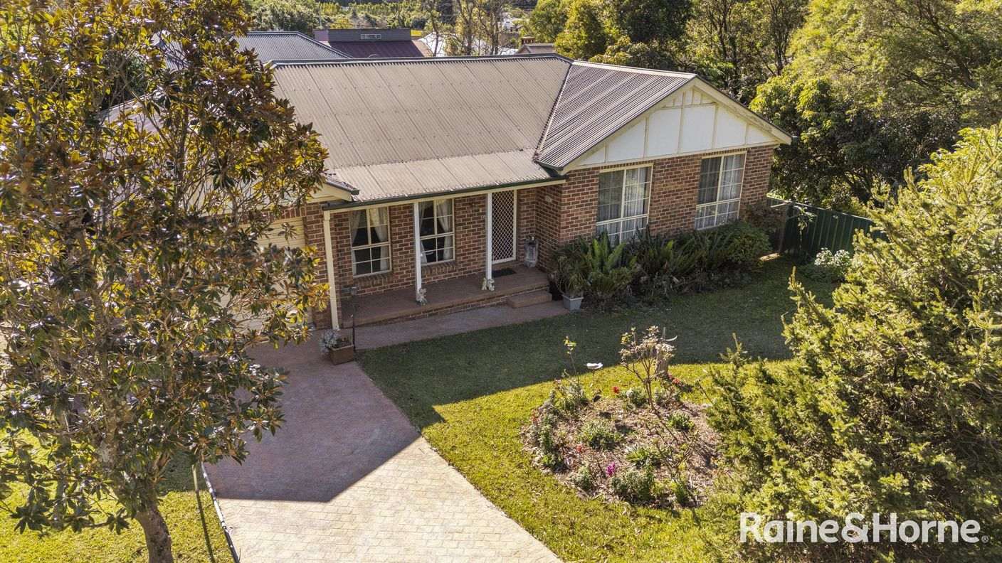 35 Windsor Drive — photo 3 of 12