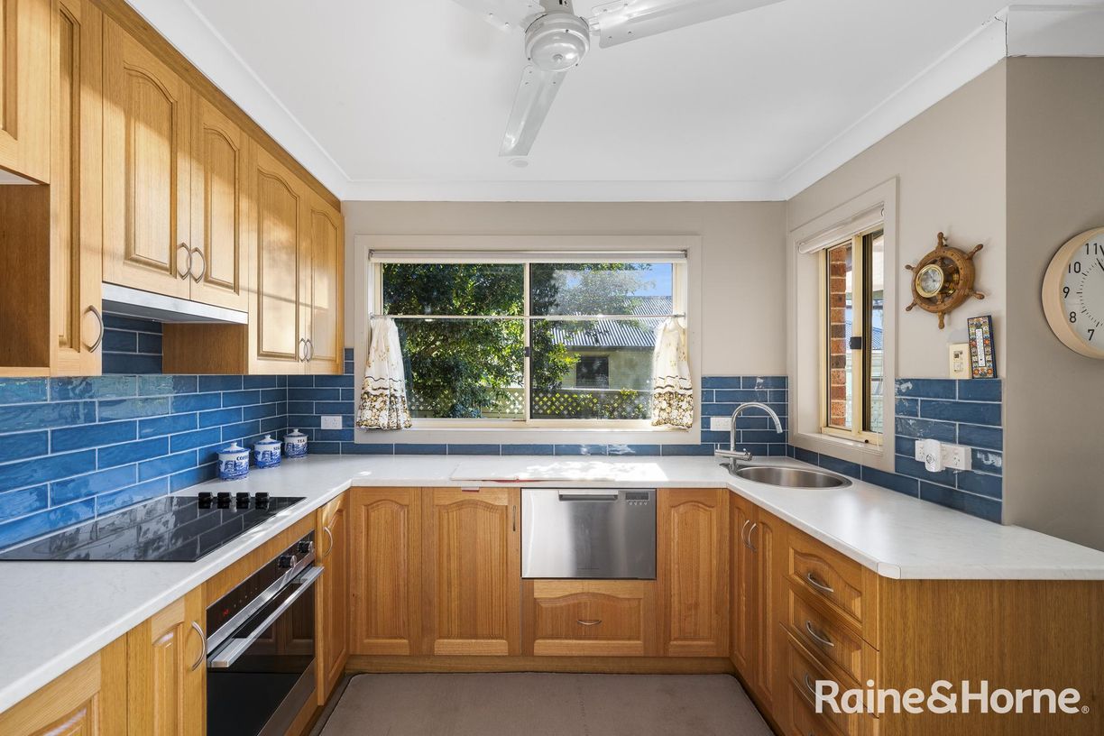 35 Windsor Drive — photo 4 of 12
