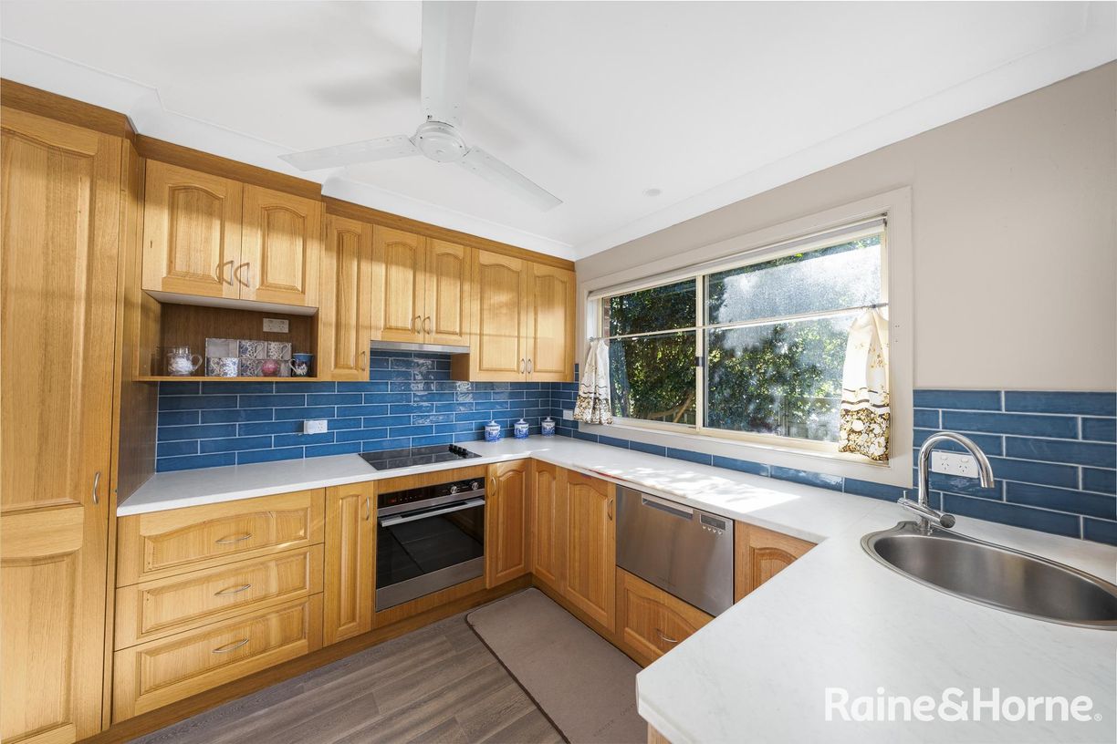 35 Windsor Drive — photo 5 of 12