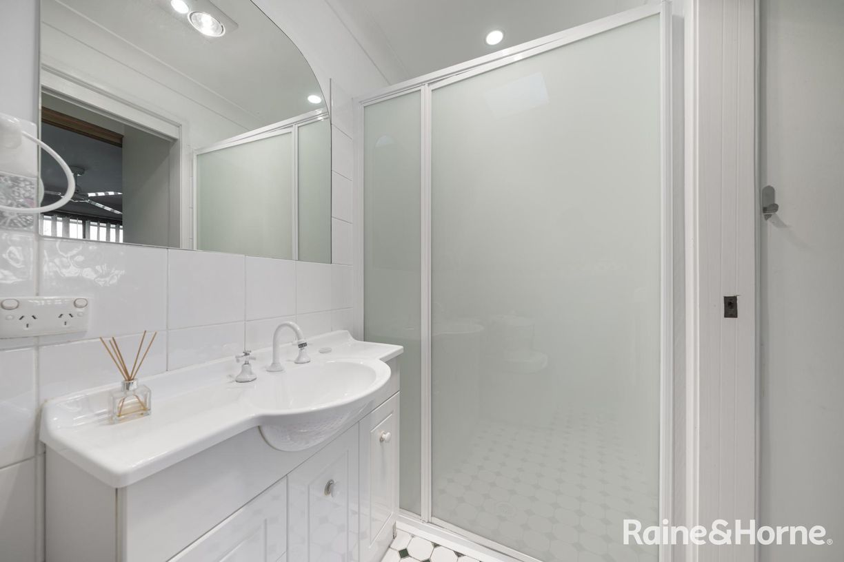 10 Tasman Road — photo 6 of 15