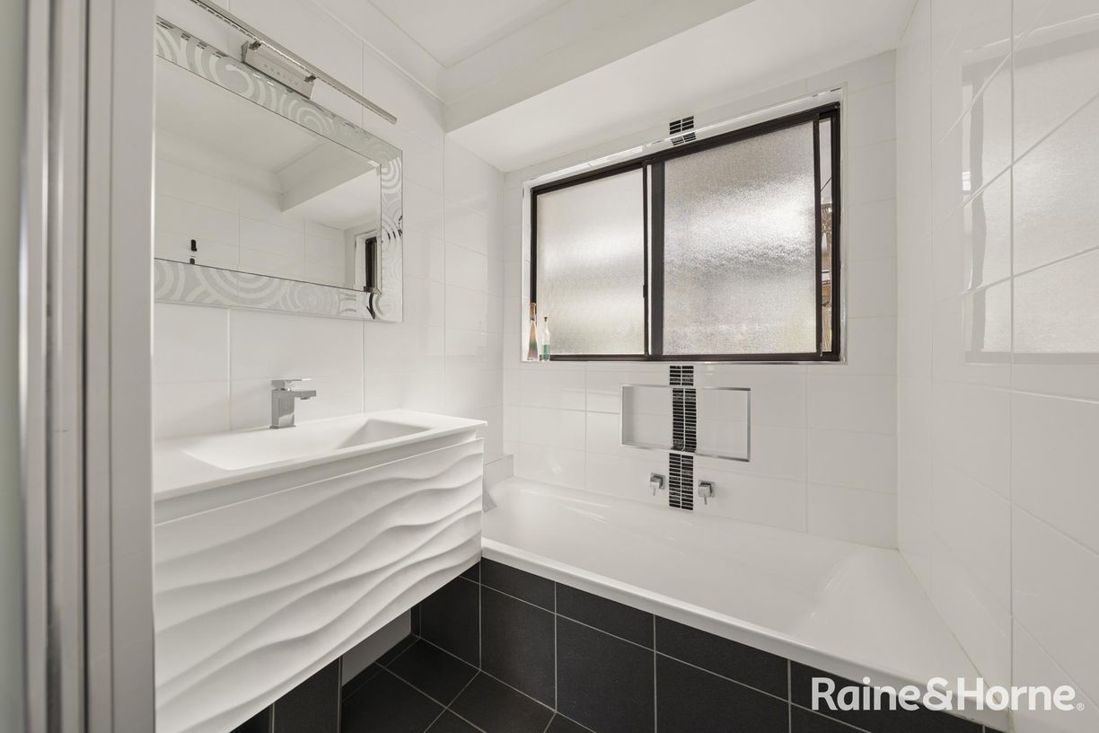 10 Tasman Road — photo 8 of 15