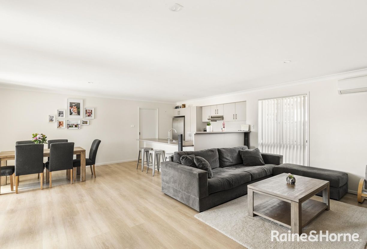 1/1 Palm Lilly Close — photo from Raine & Horne Berry