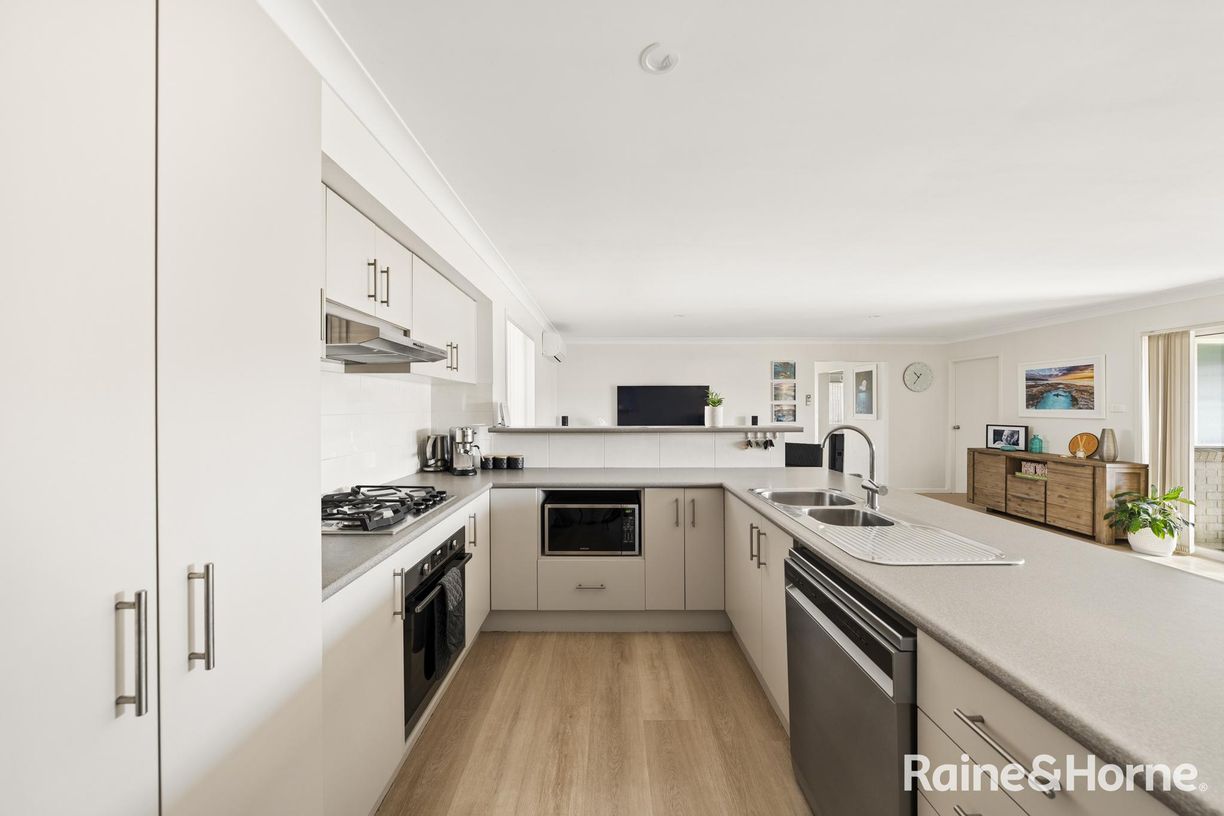 1/1 Palm Lilly Close — photo 4 of 11