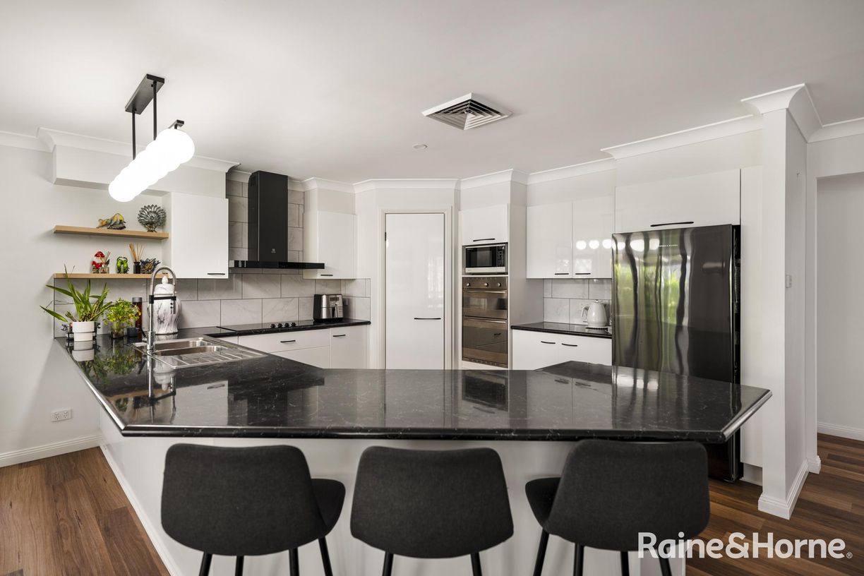 11 Gardenia Crescent — photo 6 of 20