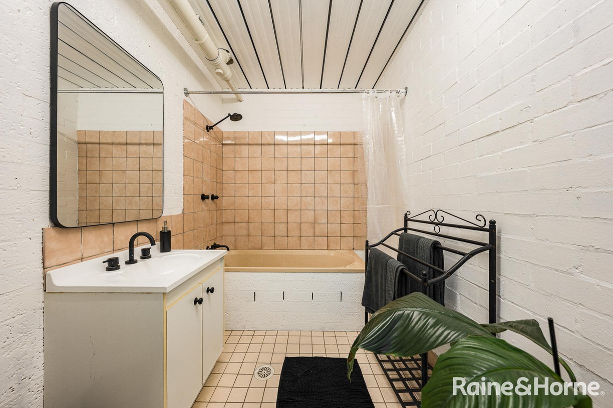 20 Woolway Close — photo 15 of 21