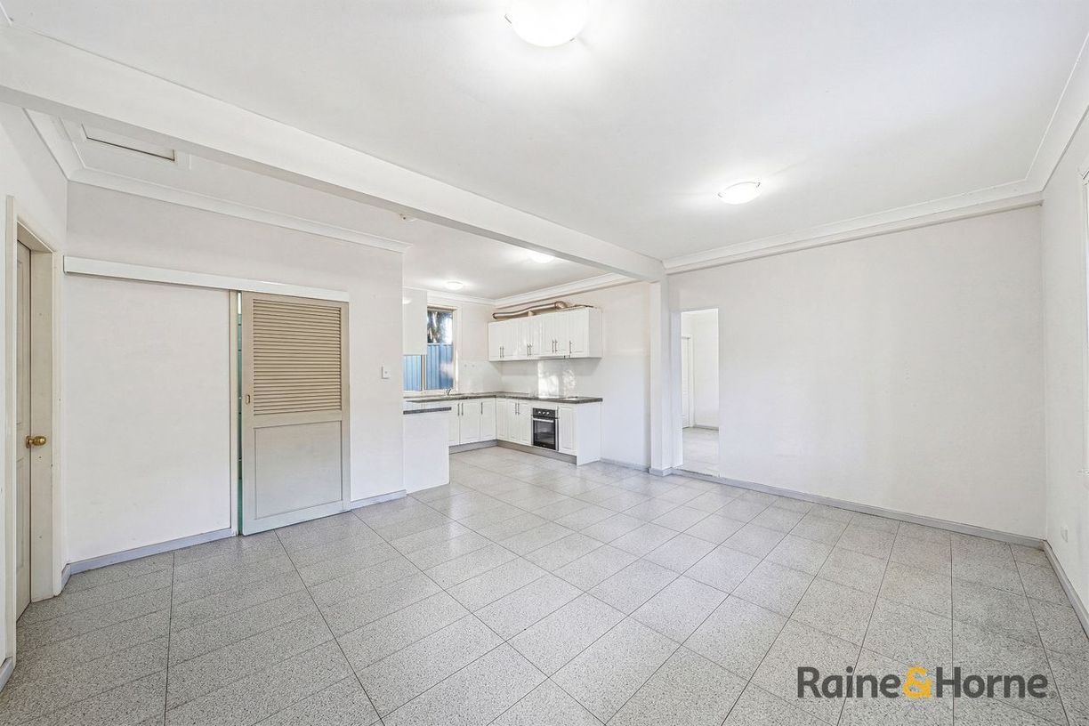 204 Carlingford Rd — photo 14 of 20