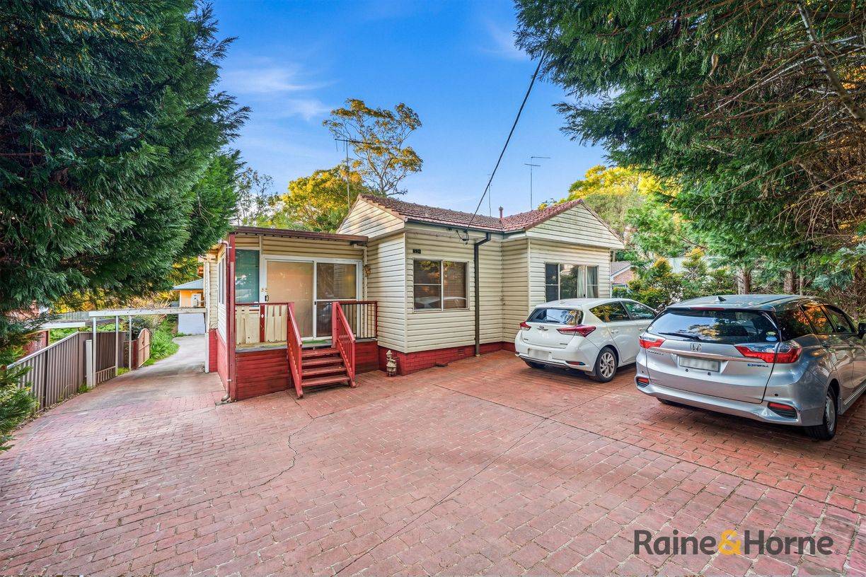 204 Carlingford Rd — photo 3 of 20
