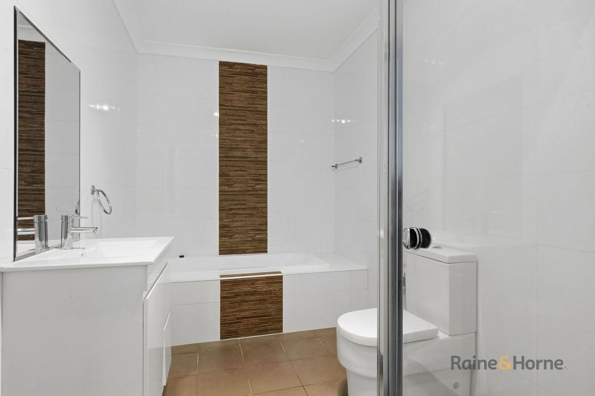 102/39 Moffatts Drive — photo 6 of 9