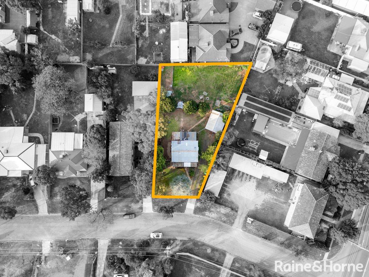 19 Cochrane Street — photo from Raine & Horne Wagga Wagga
