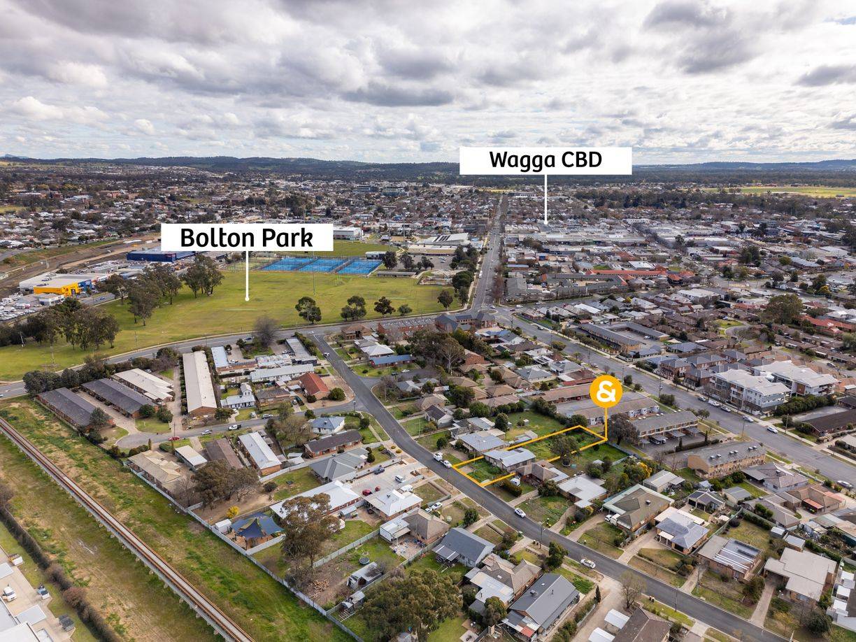 17 Higgins Avenue — photo from Raine & Horne Wagga Wagga