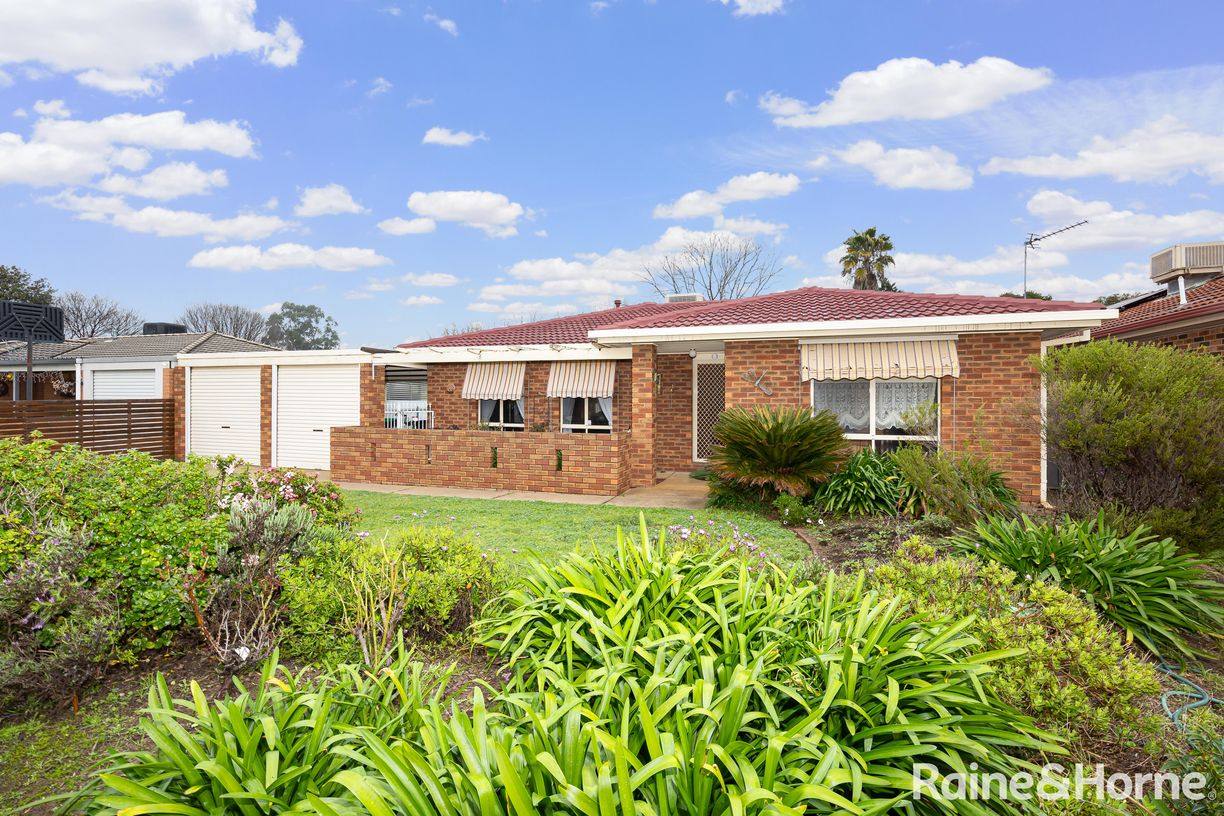63 Grevillea Crescent — photo from Raine & Horne Wagga Wagga