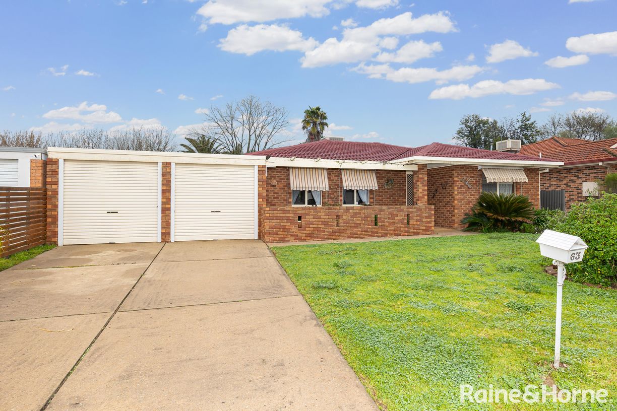 63 Grevillea Crescent — photo 2 of 13
