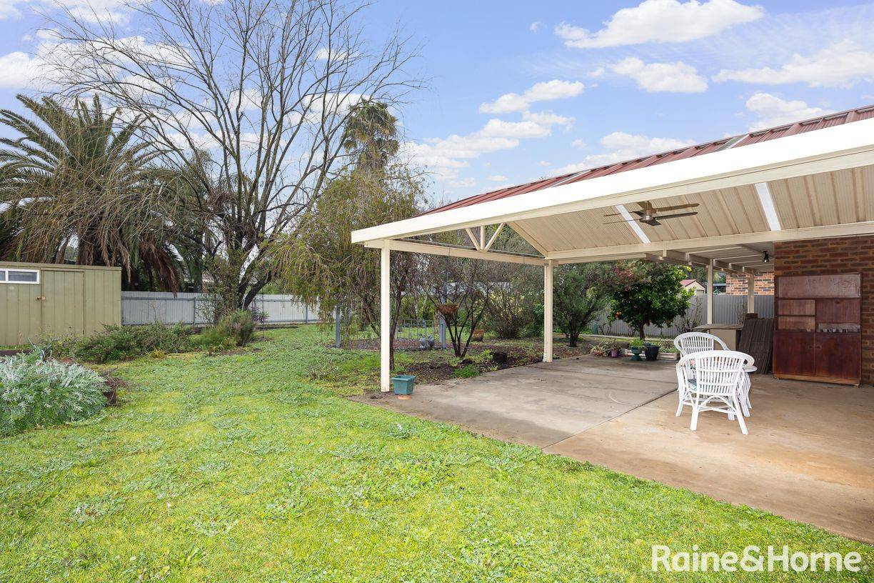 63 Grevillea Crescent — photo 11 of 13