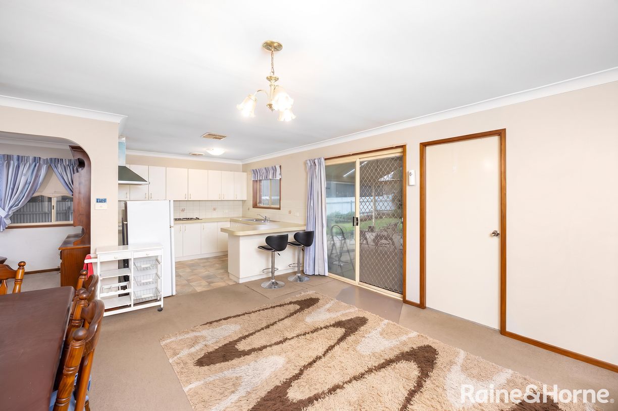 63 Grevillea Crescent — photo 4 of 13