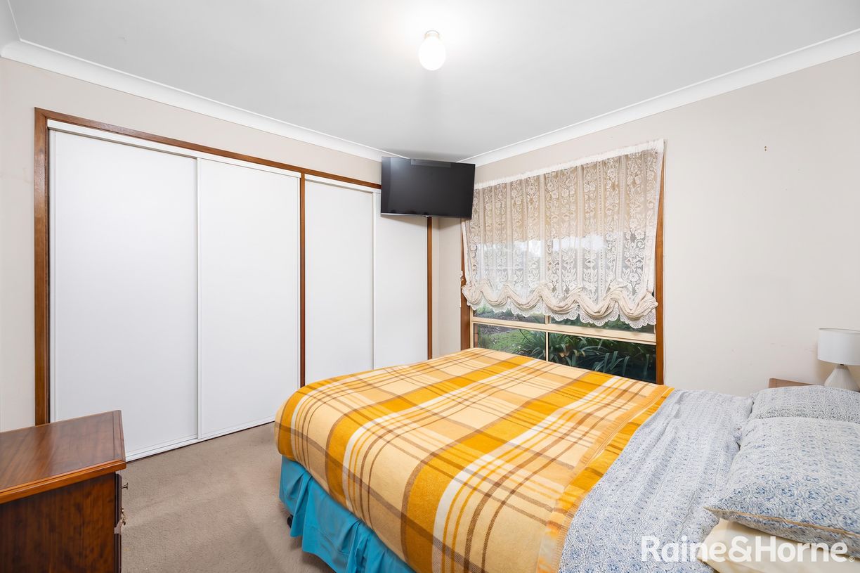 63 Grevillea Crescent — photo 6 of 13