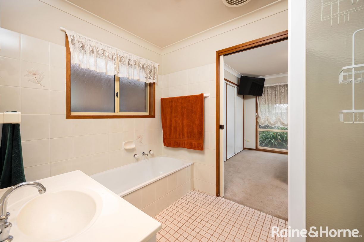 63 Grevillea Crescent — photo 8 of 13