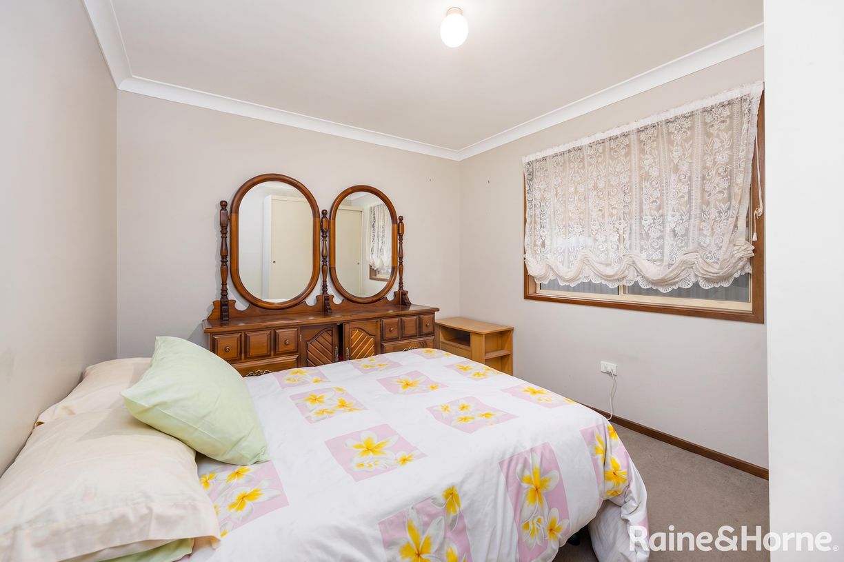 63 Grevillea Crescent — photo 7 of 13