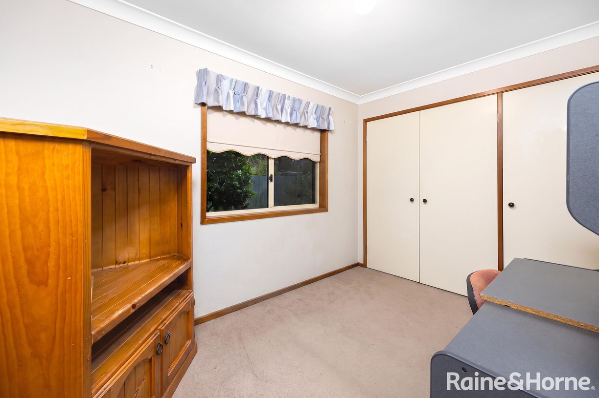 63 Grevillea Crescent — photo 9 of 13