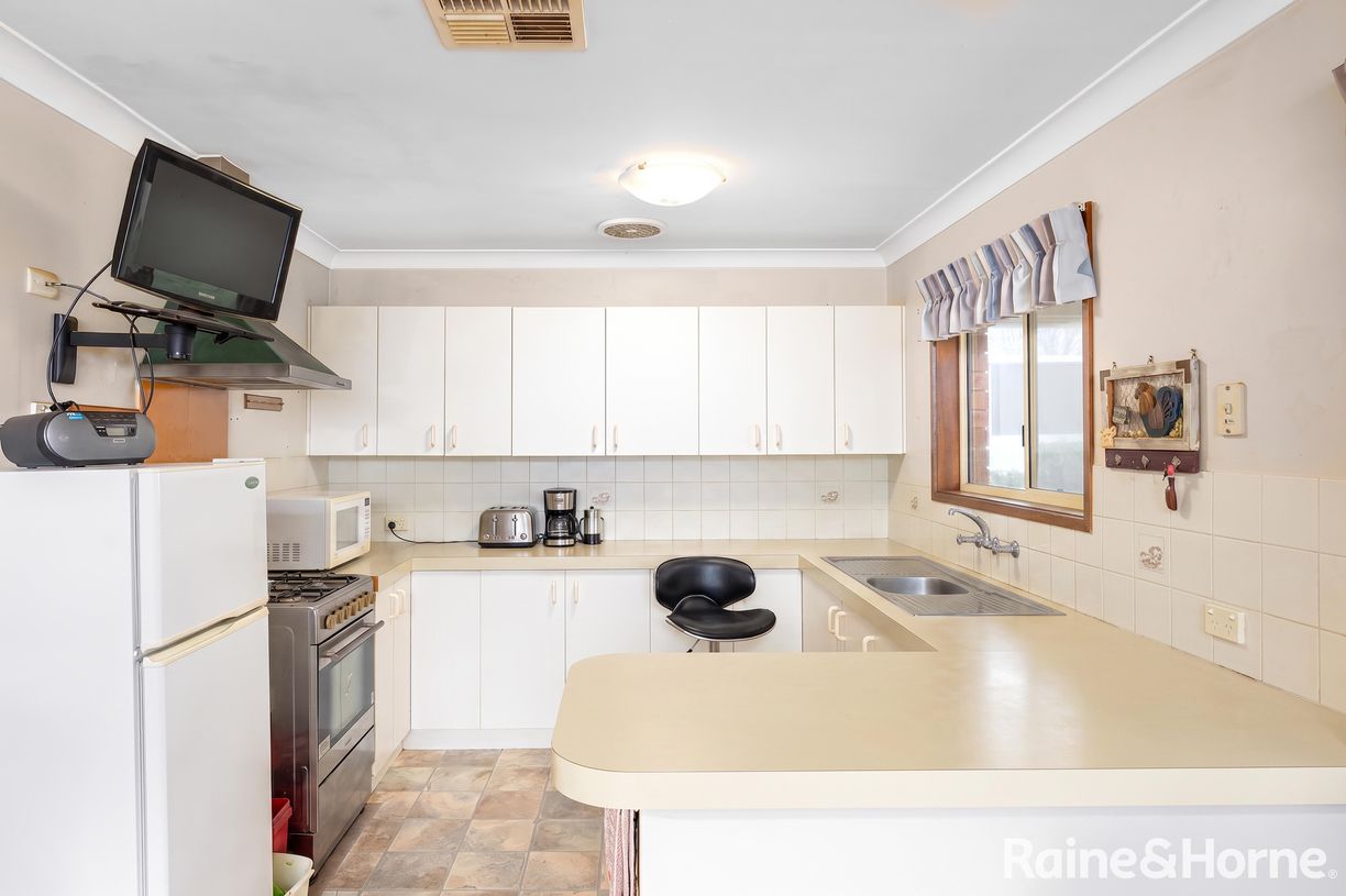 63 Grevillea Crescent — photo 5 of 13