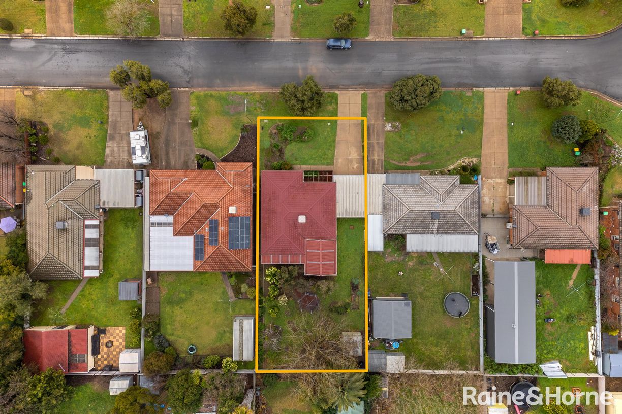 63 Grevillea Crescent — photo 12 of 13