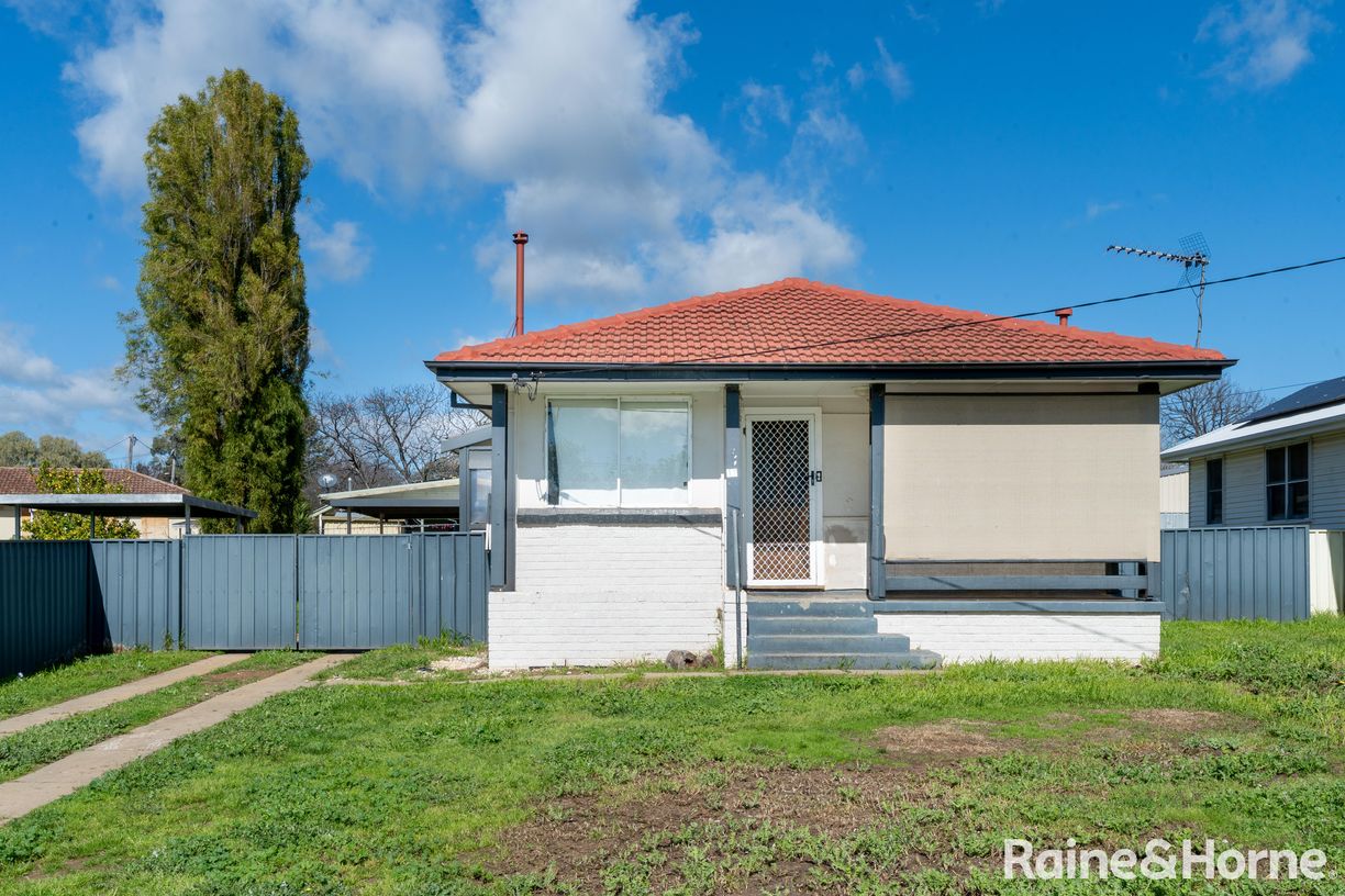 17 Wau Place — photo from Raine & Horne Wagga Wagga