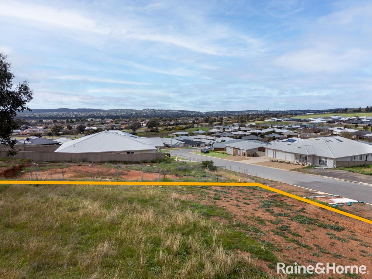 28A Preston Crescent — photo from Raine & Horne Wagga Wagga