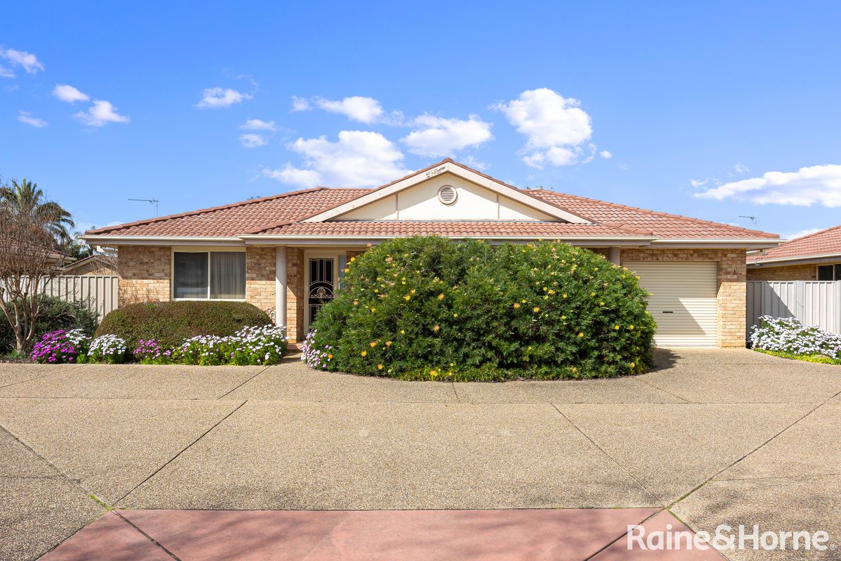 3/9 Inglis Street — photo from Raine & Horne Wagga Wagga