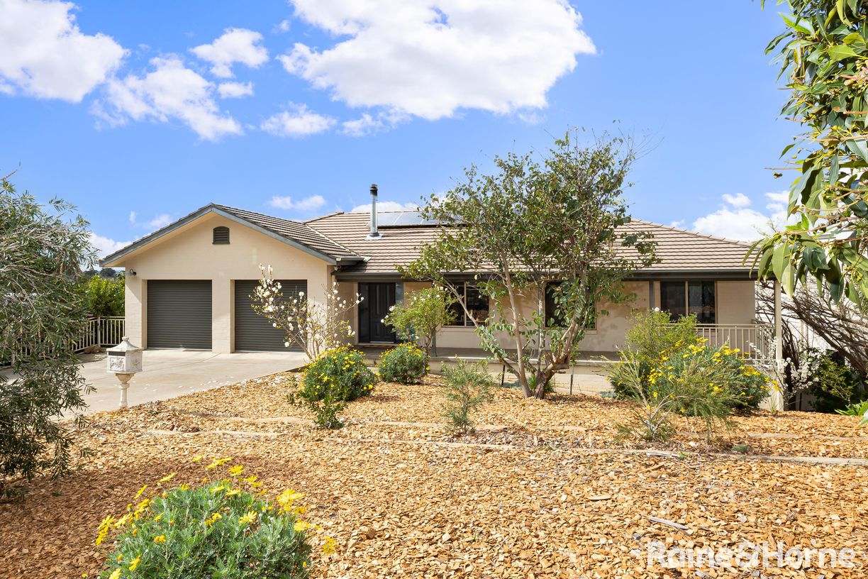 27 Andrews Avenue — photo from Raine & Horne Wagga Wagga