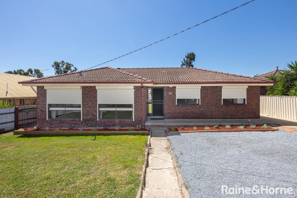 113 Ashmont Avenue — photo from Raine & Horne Wagga Wagga