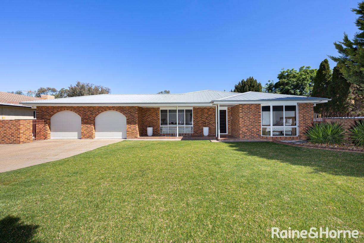 6 Angel Street — photo from Raine & Horne Wagga Wagga
