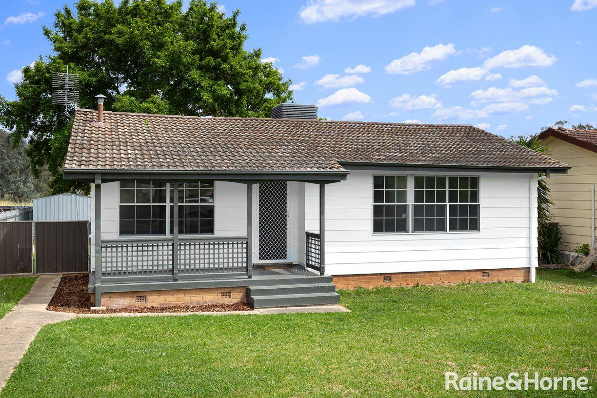 40 Adams Street — photo from Raine & Horne Wagga Wagga