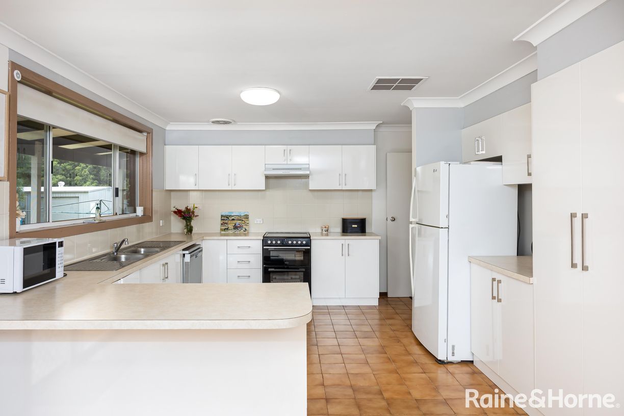 17 Maple Road — photo 6 of 28