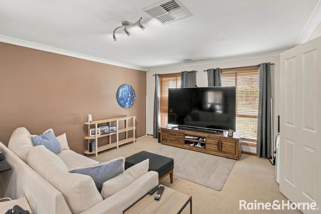 12 Adjin Street — photo 2 of 15