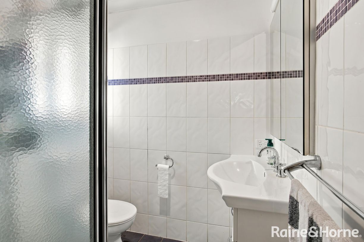 12 Adjin Street — photo 7 of 15