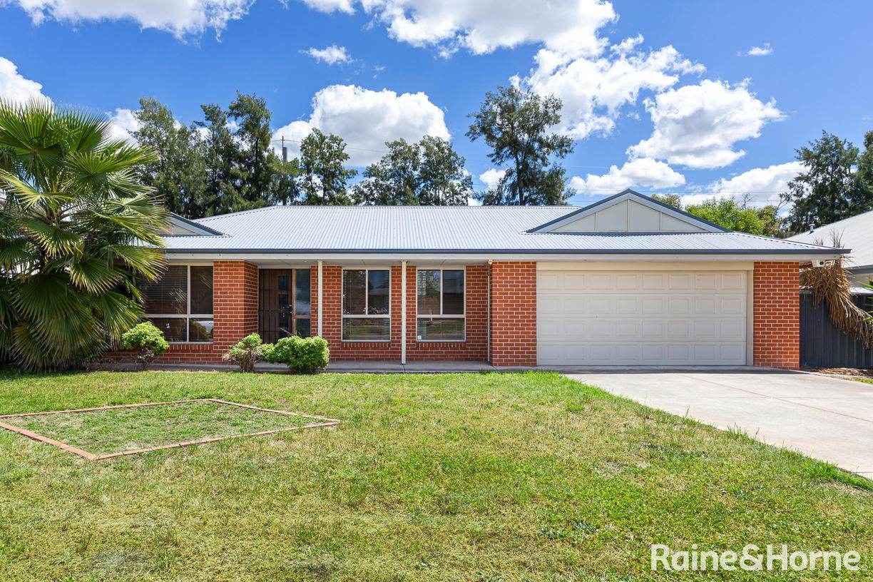 12 Adjin Street — photo from Raine & Horne Wagga Wagga