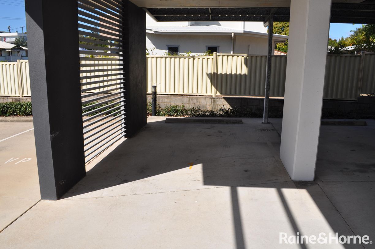 1/11 Glenlyon Street — photo 18 of 19