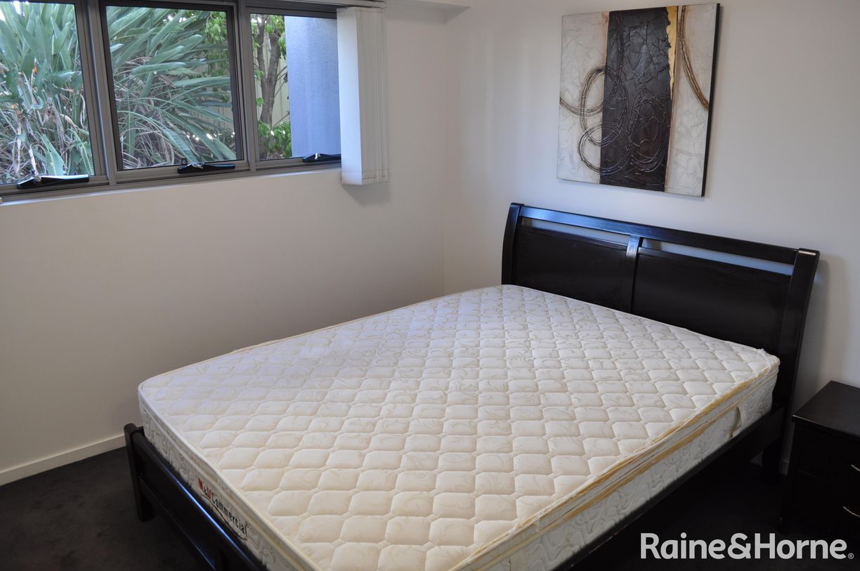 1/11 Glenlyon Street — photo 11 of 19