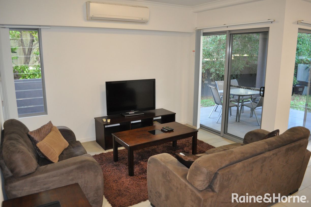 1/11 Glenlyon Street — photo 5 of 19