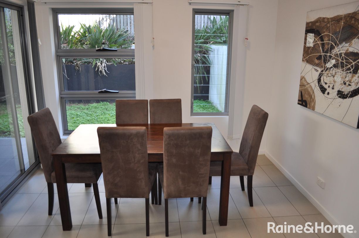 1/11 Glenlyon Street — photo 4 of 19
