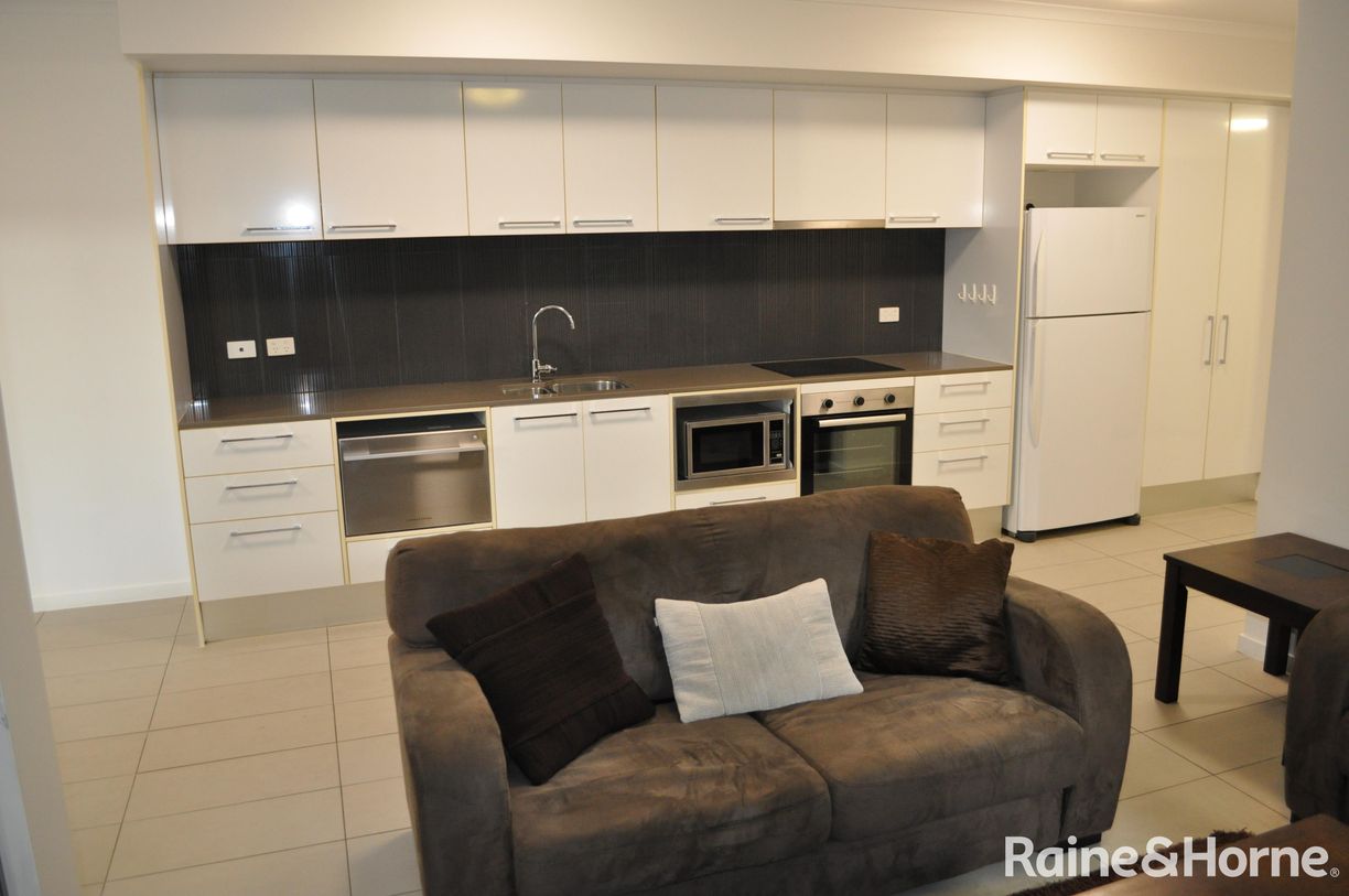 1/11 Glenlyon Street — photo 6 of 19