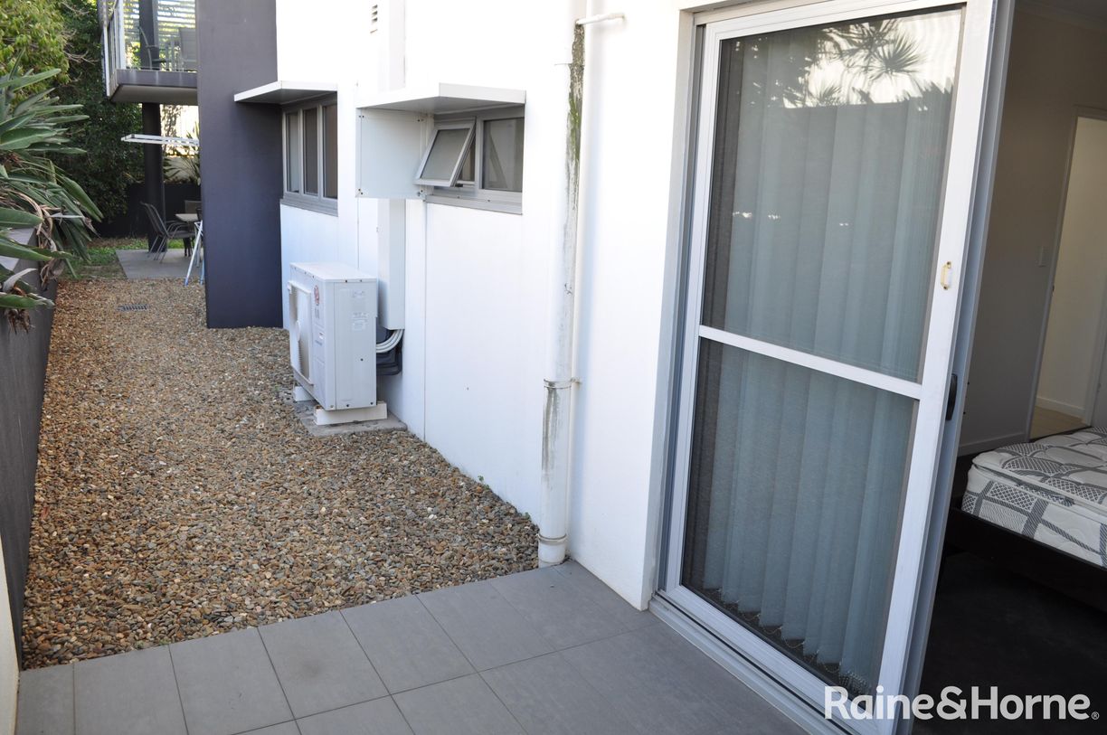 1/11 Glenlyon Street — photo 10 of 19